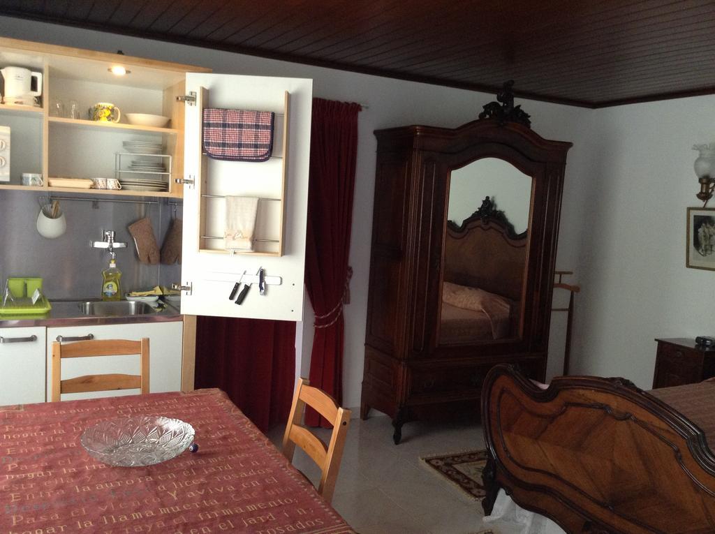 Casa Amarela Guesthouse Lagos Room photo