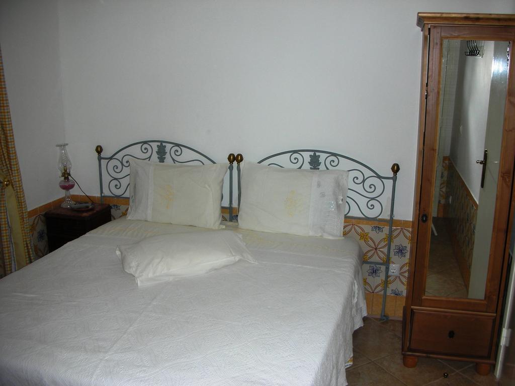 Casa Amarela Guesthouse Lagos Room photo