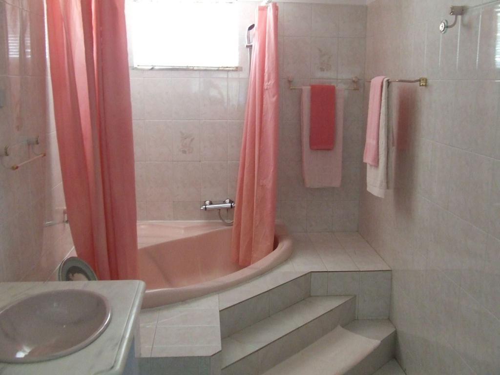 Casa Amarela Guesthouse Lagos Room photo